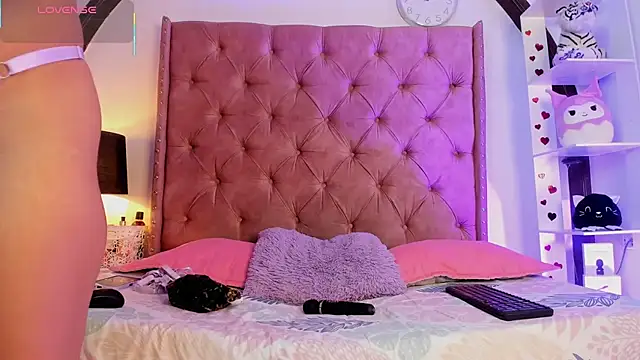 LadyAvalon online show from February 25, 2025, 7:49 pm