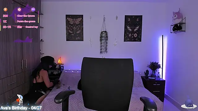 LadyAvalon online show from April 6, 2026, 8:10 pm