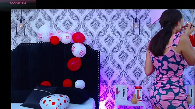 Snapshot of SaaraBrown chatting on February 16, 2025, 12:32 pm SaaraBrown online show from February 16, 2025, 12:32 pm