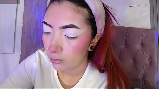 Mia Rinn online show from November 18, 2025, 2:53 pm