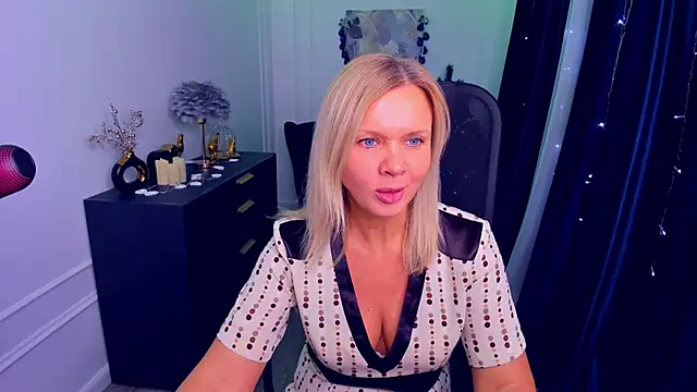 AgathaKlouin online show from December 21, 2025, 7:15 pm