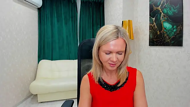 AgathaKlouin online show from February 19, 2025, 1:40 am