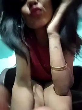 Snapshot of Hotty-Divya chatting on October 28, 2025, 9:19 am Hotty-Divya online show from October 28, 2025, 9:19 am