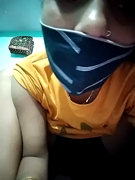 Snapshot of Hotty-Divya chatting on September 23, 2025, 8:43 am Hotty-Divya online show from September 23, 2025, 8:43 am