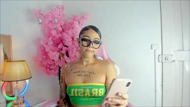 Mia Jansen online show from December 4, 2024, 12:57 am