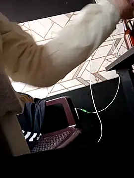 Lesly 10- online show from November 16, 2025, 9:30 pm