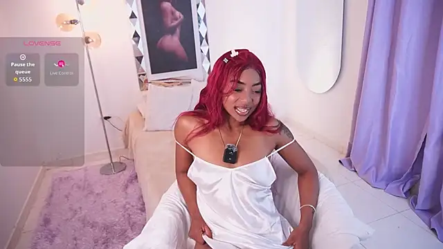 Alondrasparrow2 online show from October 21, 2025, 9:30 am