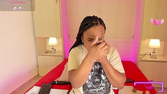 Snapshot of EmilyyStuart chatting on October 7, 2025, 4:13 am EmilyyStuart online show from October 7, 2025, 4:13 am