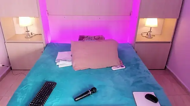 EmilyyStuart online show from March 28, 2026, 4:02 am