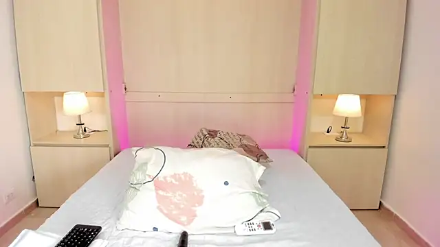 Snapshot of EmilyyStuart chatting on October 31, 2025, 4:09 am EmilyyStuart online show from October 31, 2025, 4:09 am