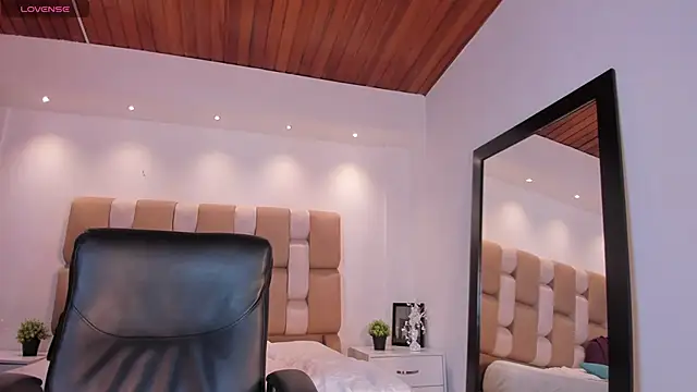 Lyssa Muller online show from September 25, 2025, 12:33 pm