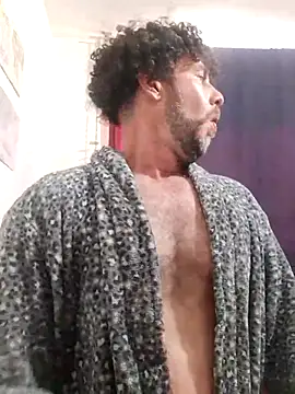 yezz3011 online show from February 18, 2025, 7:09 pm