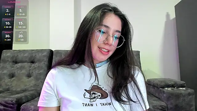 emmadiaz1 online show from October 10, 2025, 3:29 am