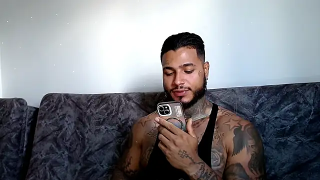 Snapshot of Exotic_tatto27121 chatting on January 17, 2025, 7:38 pm Exotic tatto27121 online show from January 17, 2025, 7:38 pm