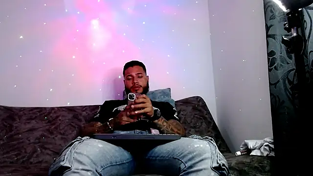 Snapshot of Exotic_tatto27121 chatting on December 15, 2024, 10:28 am Exotic tatto27121 online show from December 15, 2024, 10:28 am