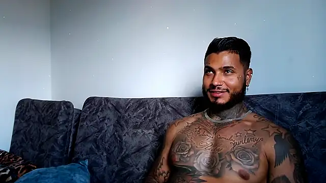 Snapshot of Exotic_tatto27121 chatting on January 19, 2025, 7:37 pm Exotic tatto27121 online show from January 19, 2025, 7:37 pm