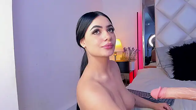 KimRoussee online show from January 25, 2025, 11:22 pm