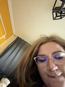 Leya  Droit online show from March 10, 2025, 8:01 pm