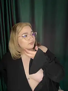 Leya  Droit online show from March 10, 2025, 1:00 pm