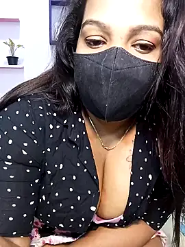 Snapshot of _Hot_Kisses_ chatting on January 22, 2025, 7:03 pm Hot Kisses online show from January 22, 2025, 7:03 pm