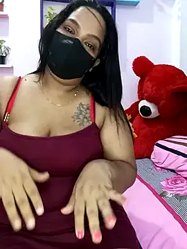 Snapshot of _Hot_Kisses_ chatting on December 22, 2024, 6:48 pm Hot Kisses online show from December 22, 2024, 6:48 pm