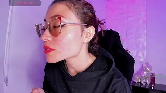 alessandra shayk6 online show from March 20, 2025, 12:43 pm