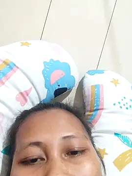 Sweetchuby1995 online show from April 13, 2026, 1:37 pm