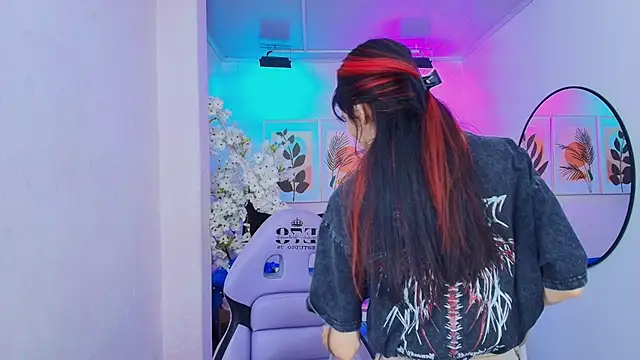 Dafne huges online show from October 28, 2025, 7:24 pm