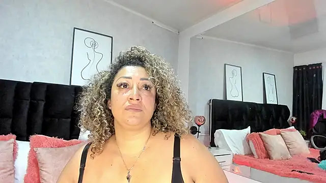 Snapshot of Katti_Barrera chatting on February 13, 2025, 11:28 am Katti Barrera online show from February 13, 2025, 11:28 am