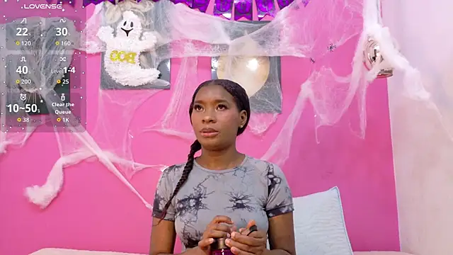 Snapshot of petitelittleebony chatting on October 19, 2025, 12:08 pm petitelittleebony online show from October 19, 2025, 12:08 pm