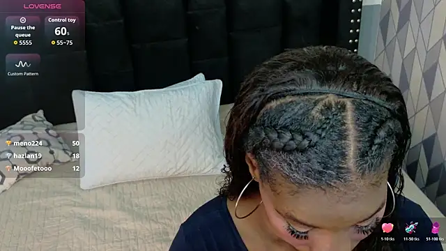 Snapshot of petitelittleebony chatting on October 23, 2025, 3:05 am petitelittleebony online show from October 23, 2025, 3:05 am