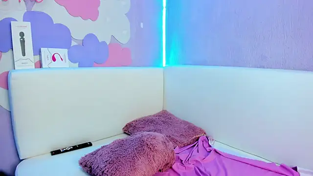 Snapshot of Sara_LatinLady chatting on December 19, 2024, 11:35 pm Sara LatinLady online show from December 19, 2024, 11:35 pm