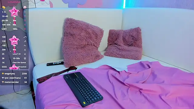 Snapshot of Sara_LatinLady chatting on December 16, 2024, 9:24 am Sara LatinLady online show from December 16, 2024, 9:24 am