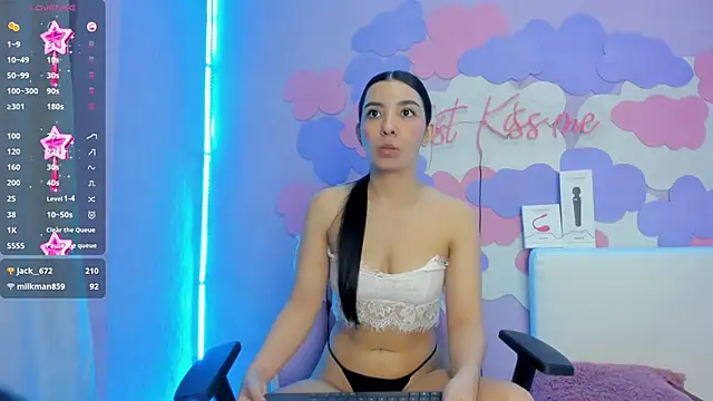 Snapshot of Sara_LatinLady chatting on December 14, 2024, 6:24 am Sara LatinLady online show from December 14, 2024, 6:24 am