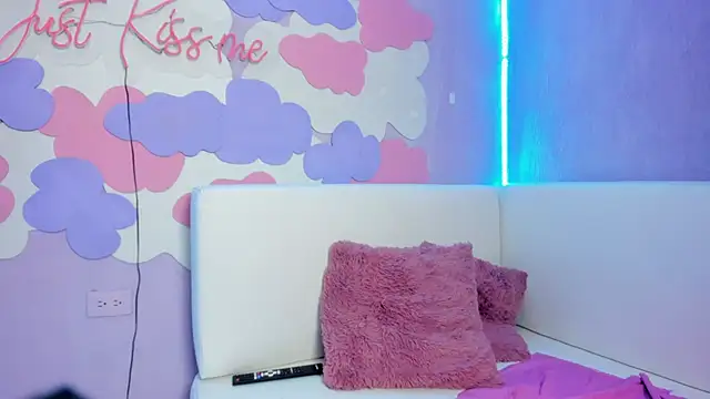 Snapshot of Sara_LatinLady chatting on January 7, 2025, 2:20 am Sara LatinLady online show from January 7, 2025, 2:20 am