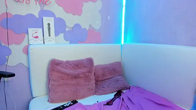 Snapshot of Sara_LatinLady chatting on December 2, 2024, 9:30 am Sara LatinLady online show from December 2, 2024, 9:30 am