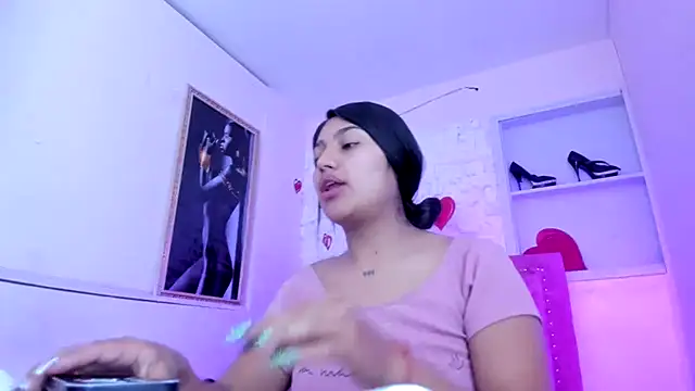 Snapshot of SarahStones chatting on October 17, 2025, 3:21 am SarahStones online show from October 17, 2025, 3:21 am