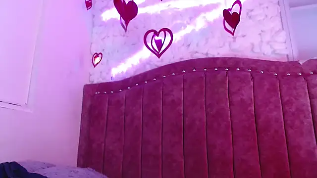 SarahStones online show from February 15, 2025, 8:00 am