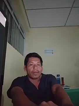 Snapshot of activo202 chatting on January 15, 2026, 11:52 pm activo202 online show from January 15, 2026, 11:52 pm