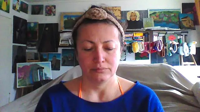 MariaAnaSunshine online show from November 11, 2025, 10:21 am