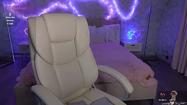 RedShinee online show from March 7, 2025, 1:51 pm