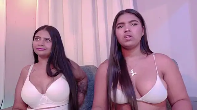 zoe roux21 online show from February 8, 2026, 8:06 pm