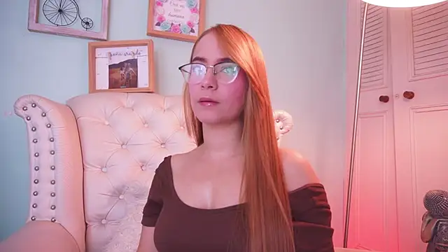 honey fox1 online show from April 17, 2026, 12:52 pm