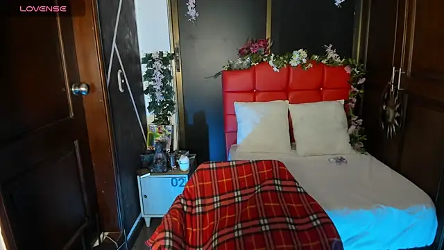 SexyNaf online show from December 17, 2025, 8:36 pm