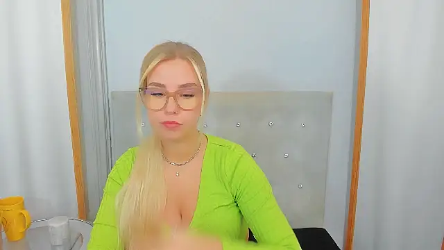 Snapshot of KristyHoney chatting on February 28, 2025, 6:32 am KristyHoney online show from February 28, 2025, 6:32 am