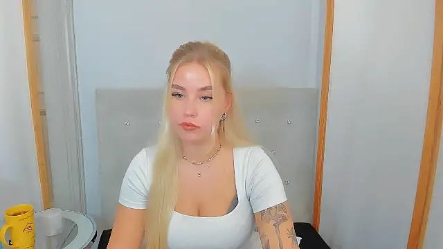 Snapshot of KristyHoney chatting on March 3, 2025, 9:45 am KristyHoney online show from March 3, 2025, 9:45 am