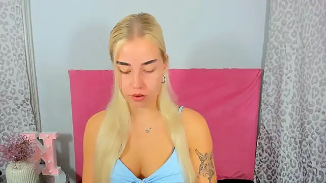 Snapshot of KristyHoney chatting on October 13, 2025, 7:10 am KristyHoney online show from October 13, 2025, 7:10 am