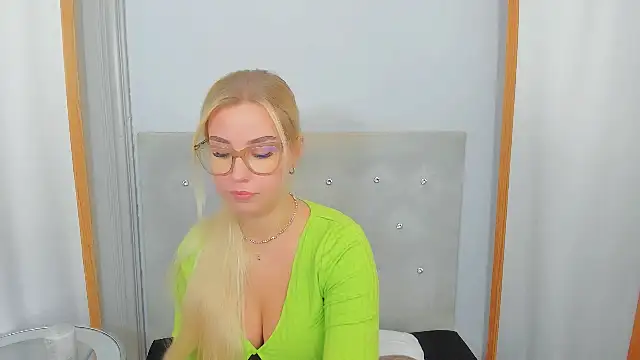 Snapshot of KristyHoney chatting on February 28, 2025, 9:36 am KristyHoney online show from February 28, 2025, 9:36 am