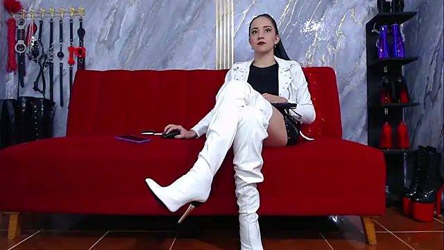 KatyMore  online show from April 18, 2026, 3:14 pm