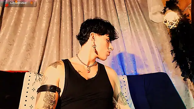 Snapshot of Mathew_stardust chatting on October 4, 2025, 11:50 pm Mathew stardust online show from October 4, 2025, 11:50 pm